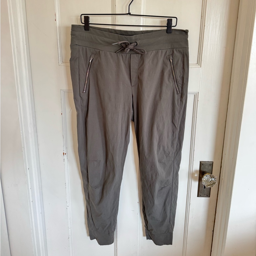 Athleta Trekkie North Jogger size‎ 12. Gray/green color